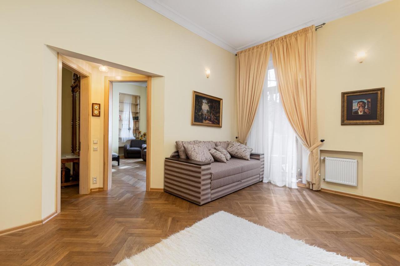 Grecheskaya Street Art Apartment Oldenburg Bagian luar foto