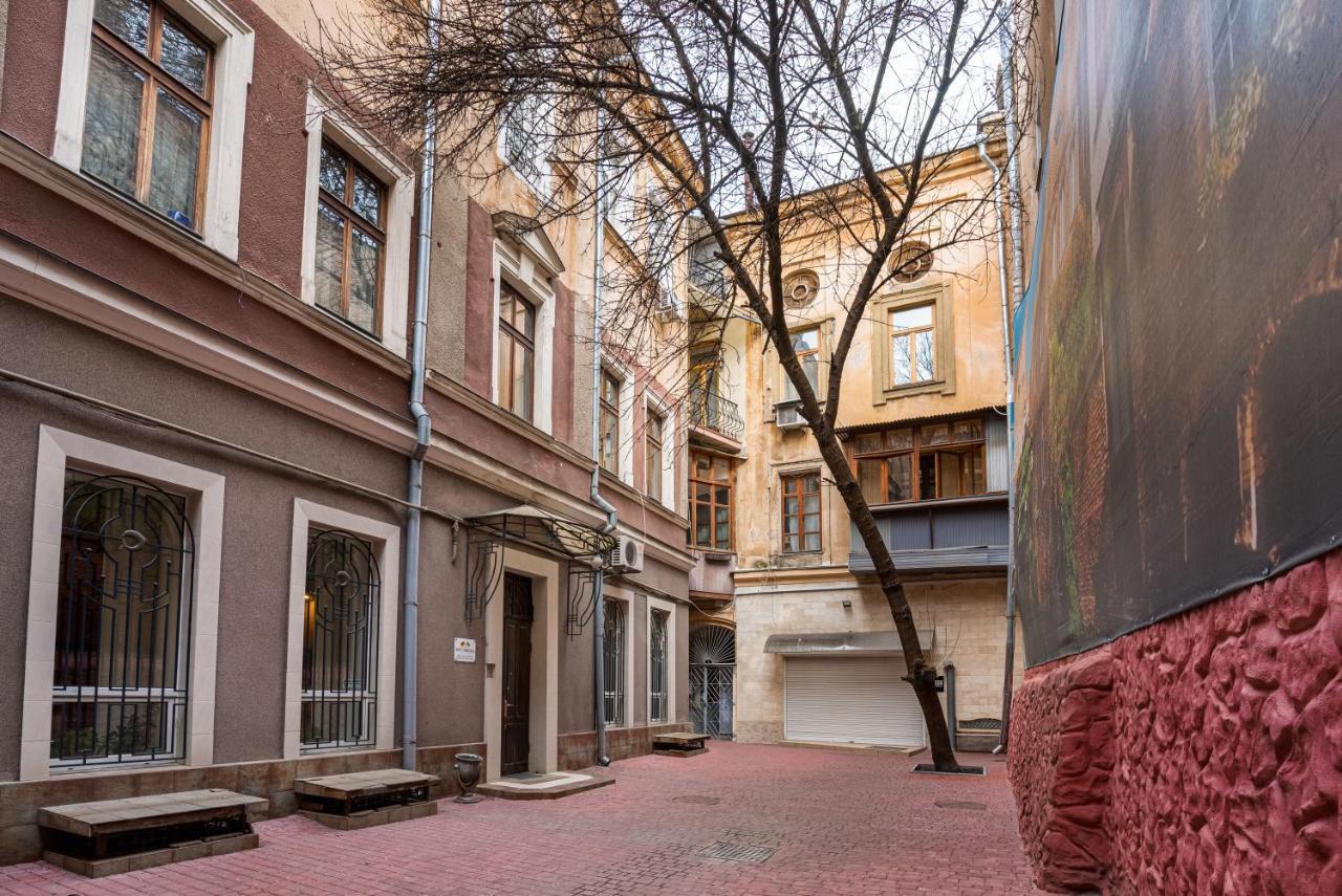 Grecheskaya Street Art Apartment Oldenburg Bagian luar foto