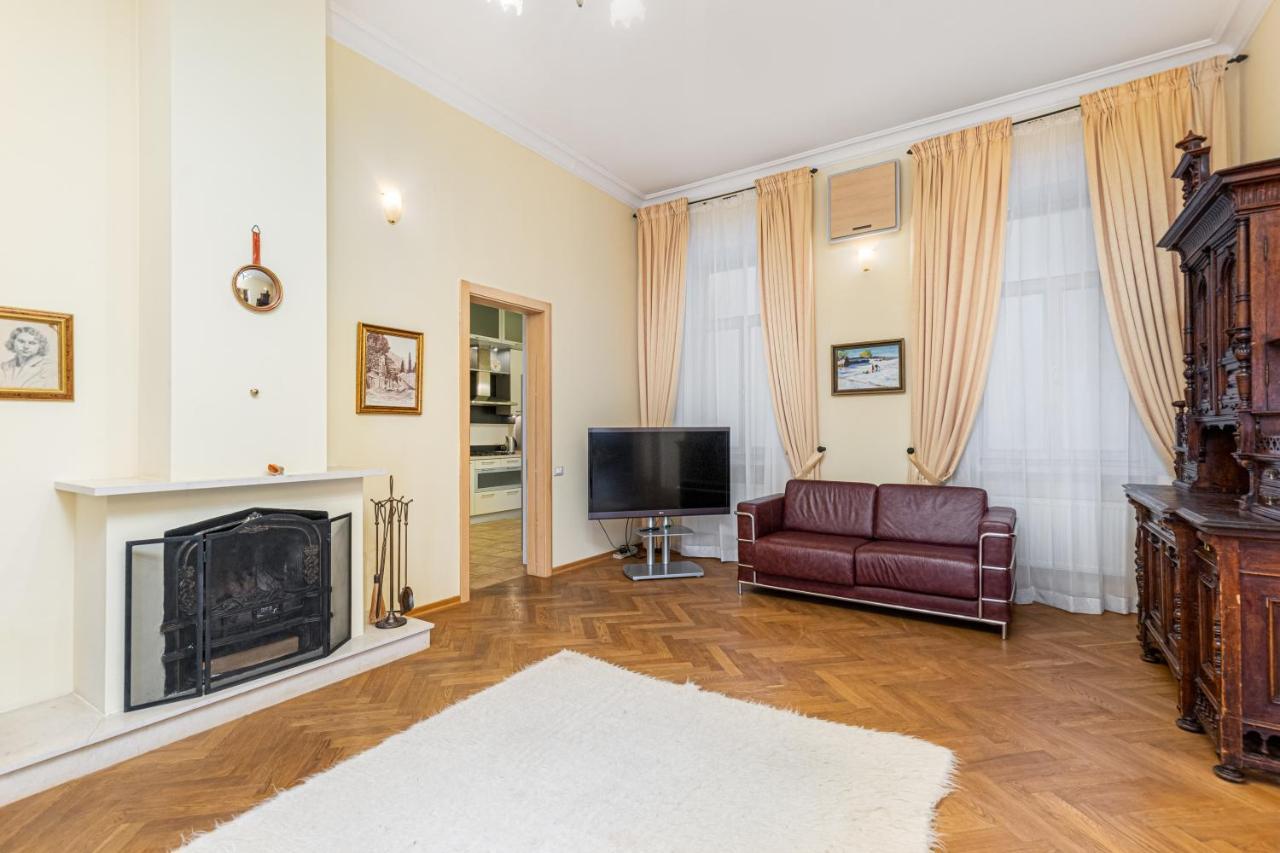 Grecheskaya Street Art Apartment Oldenburg Bagian luar foto