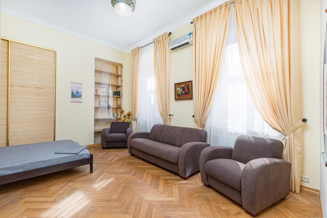 Grecheskaya Street Art Apartment Oldenburg Bagian luar foto